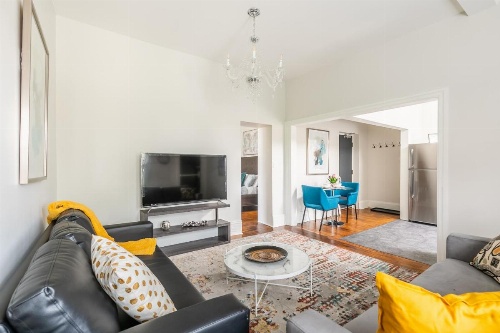 Stunning 1BR - Boutique Apartment - PRIME Location! image 10