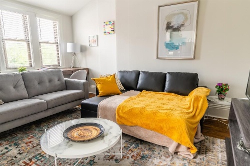 Stunning 1BR - Boutique Apartment - PRIME Location! image 7